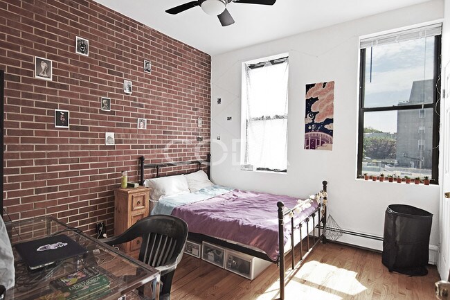 Building Photo - 601 Lorimer St
