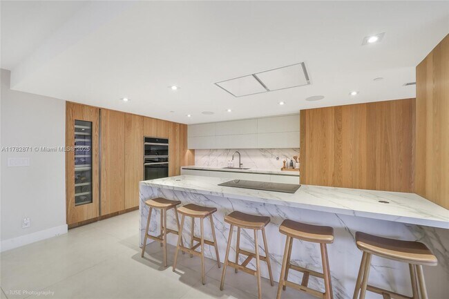 Building Photo - 1581 Brickell Ave