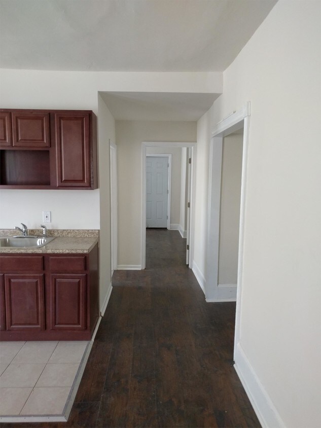 Primary Photo - 1204 W Rockland St
