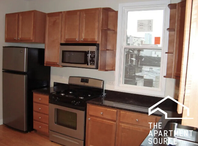 Building Photo - 852 W Buckingham Pl