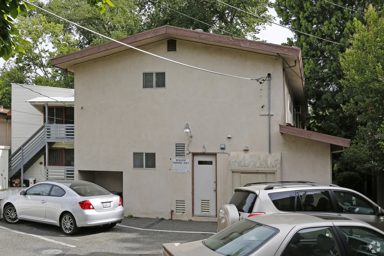 Building Photo - 2526 G St
