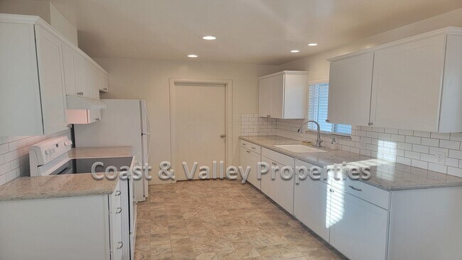 Building Photo - NOW RENTING: 3-Bedroom HOUSE in Salinas