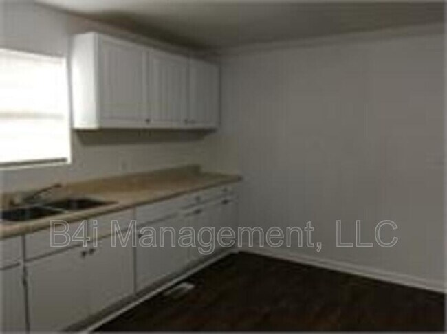 Building Photo - 312 N 17th St