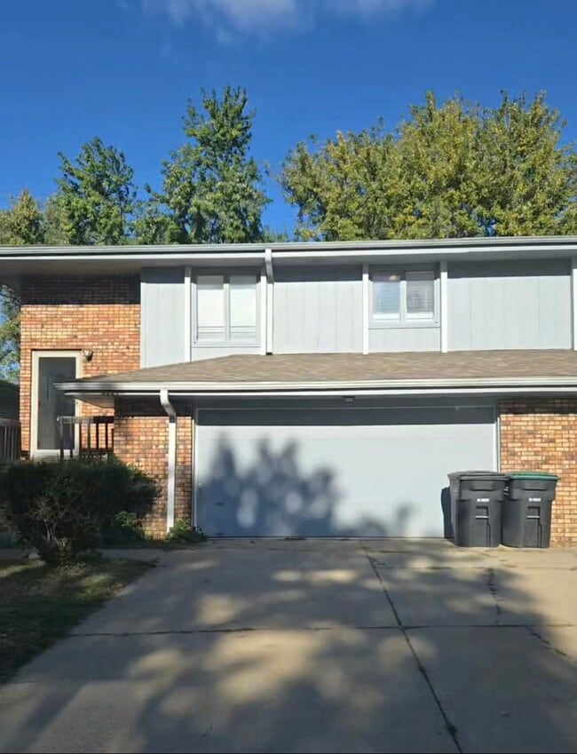 Building Photo - Duplex Unit 1