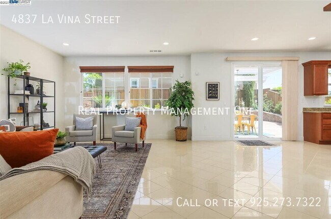 Foto del edificio - 4837 La Vina St