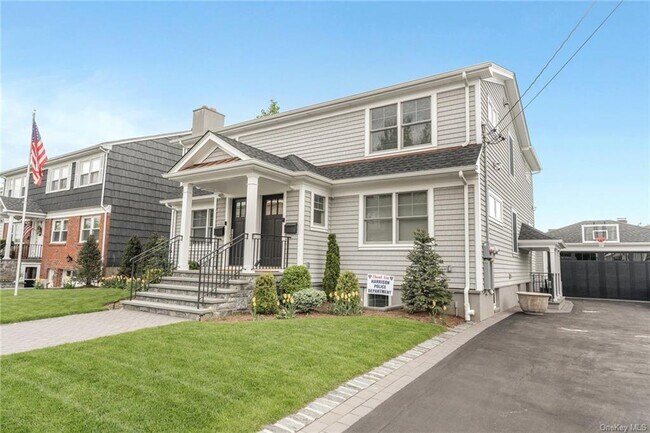 Foto del edificio - 241 Gainsborg Ave E