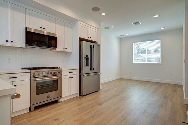 Fantastic Multi-Level Townhome - 3 bed 3 b... - Fantastic Multi-Level Townhome - 3 bed 3 b...