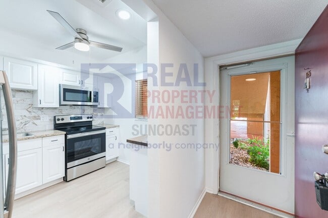 Building Photo - Perfect 2/2 in the 55+ Glen Oaks Garden Co...
