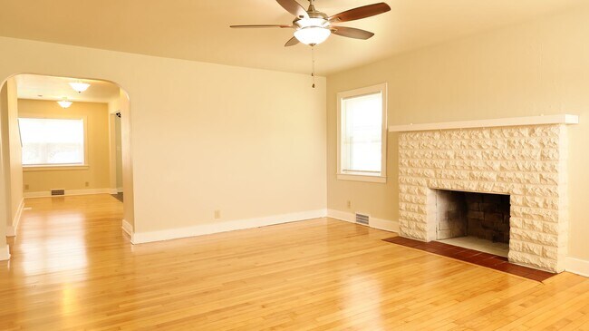 Foto del edificio - Newly renovated 4 bed 2 bath home