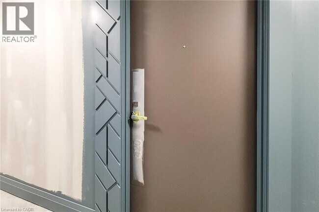 Building Photo - 415 Main St W