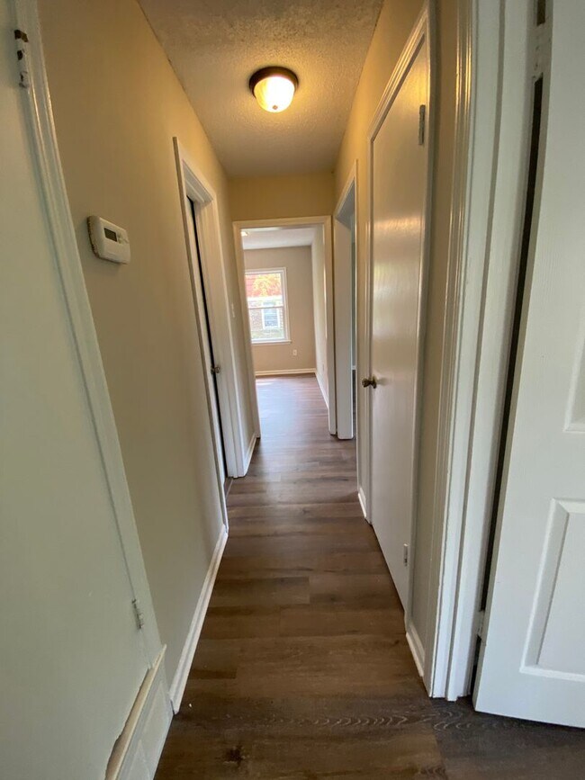 Foto del edificio - 8230 Cedarbrook Dr