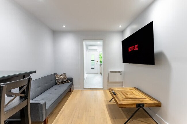 Building Photo - 8821 Rue Lajeunesse