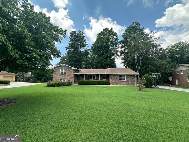 Foto del edificio - 2653 Club Valley Dr NE