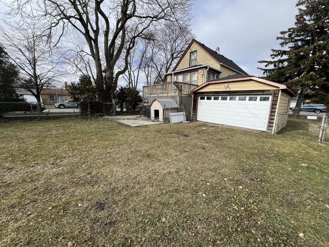 4175 W Touhy Ave, Lincolnwood, IL 60712 House Rental in Lincolnwood