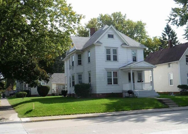 Building Photo - 1304 12th St