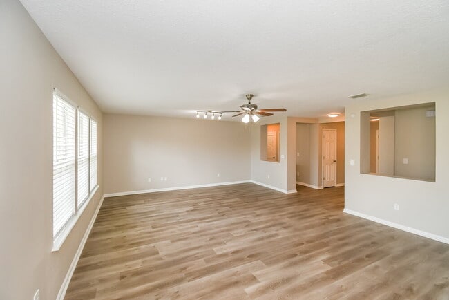 Building Photo - 7157 Beekman Lake Dr