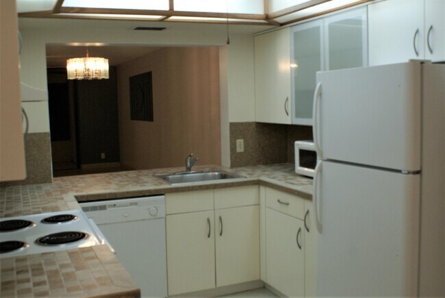 Building Photo - 2070 Homewood Blvd