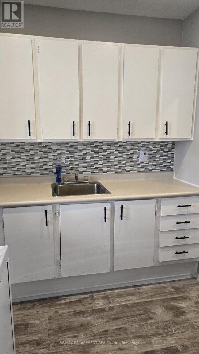 Photo du bâtiment - 37 Mericourt Rd