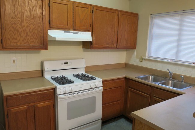 Building Photo - COZY SPLIT LEVEL HOME IN LAWRENCEVILLE