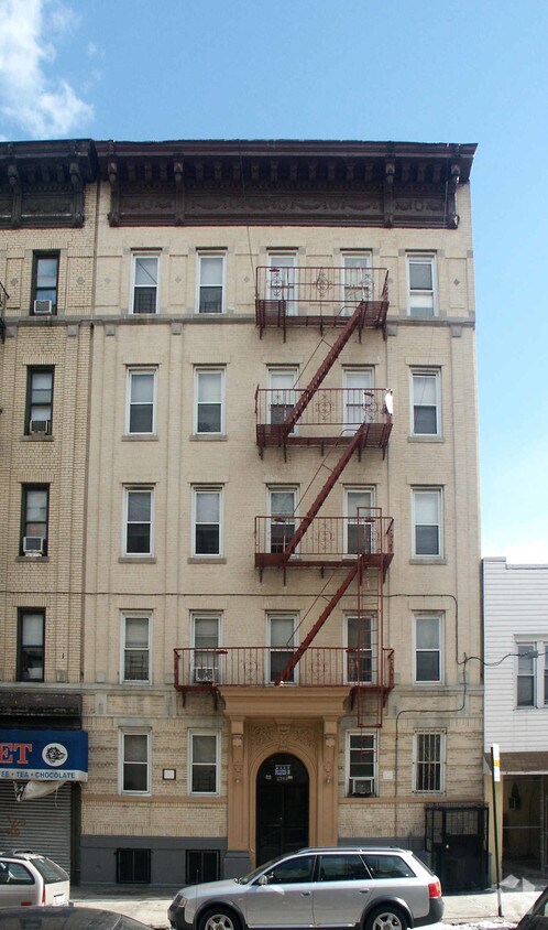 Primary Photo - 2390 Hoffman St