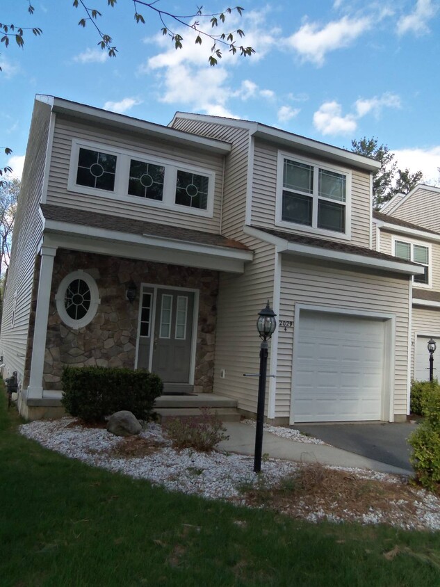Primary Photo - 2029 Rosedale Way