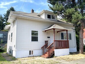Building Photo - 4713 N Commercial Ave
