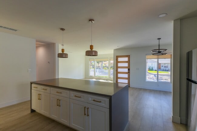 Building Photo - 17601 Hamlin St