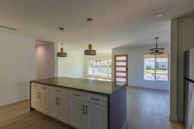 Foto del edificio - 17601 Hamlin St