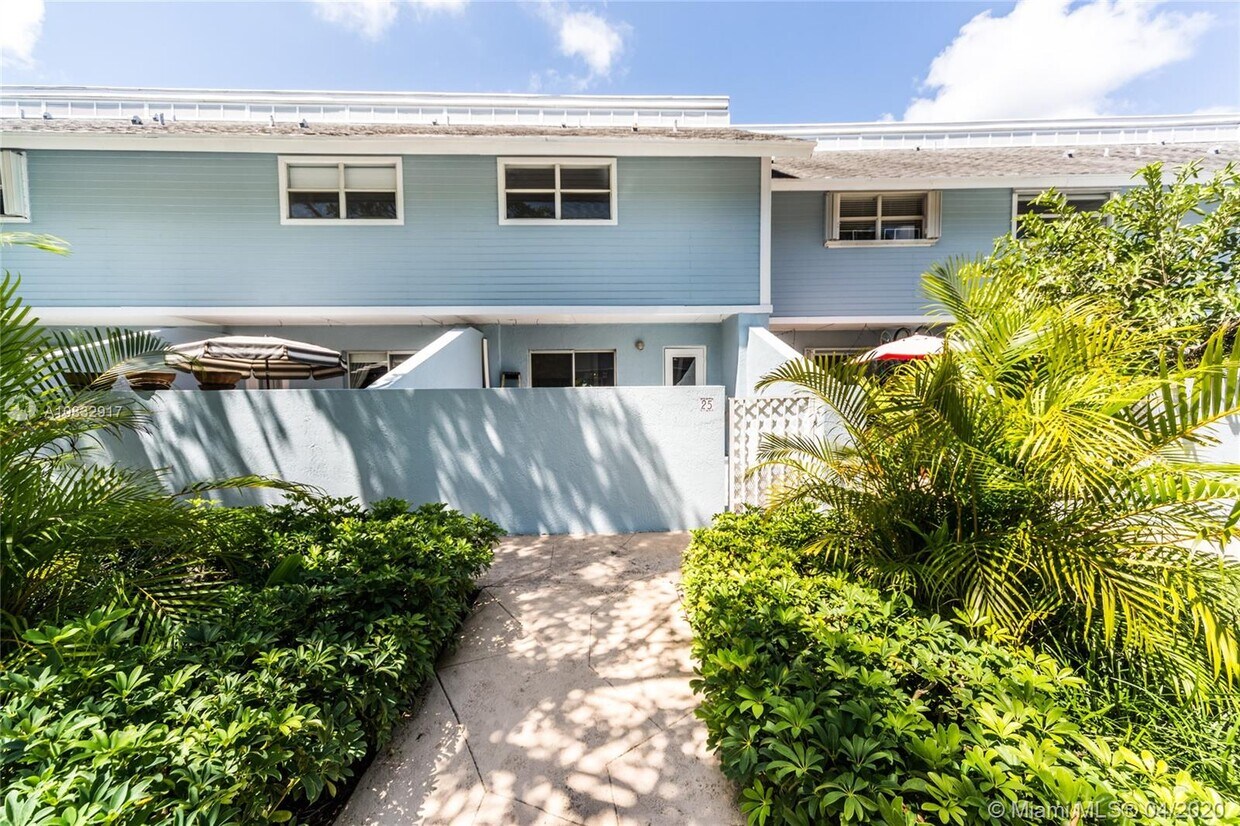 Primary Photo - 798 Crandon Blvd