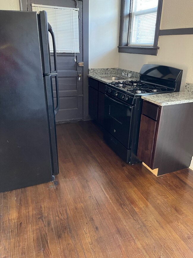 Kitchen - 11341 S King Dr