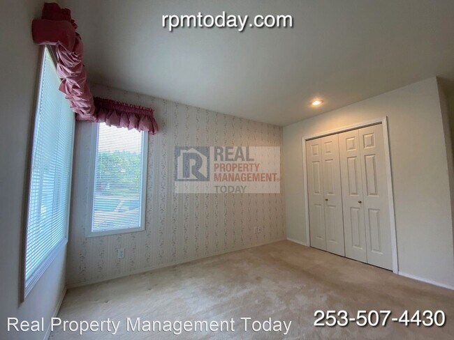 Foto del edificio - 3 br, 3 bath House - 7574 E Alki View Ct.