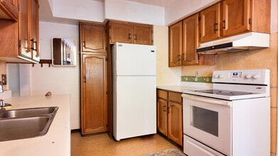 Building Photo - 65 W 49th Ave