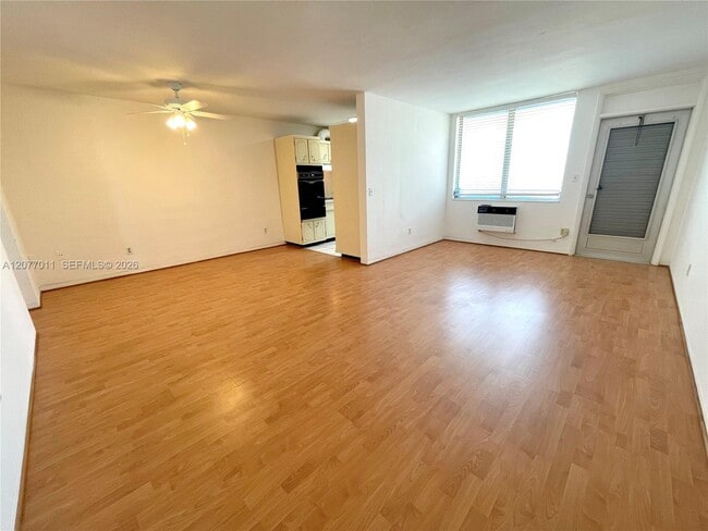 Building Photo - 441 Collins Ave
