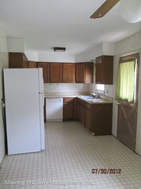 Building Photo - 4 br, 2 bath Apartment - 1427 Hartford Rd.