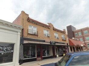Building Photo - 804 E Main St