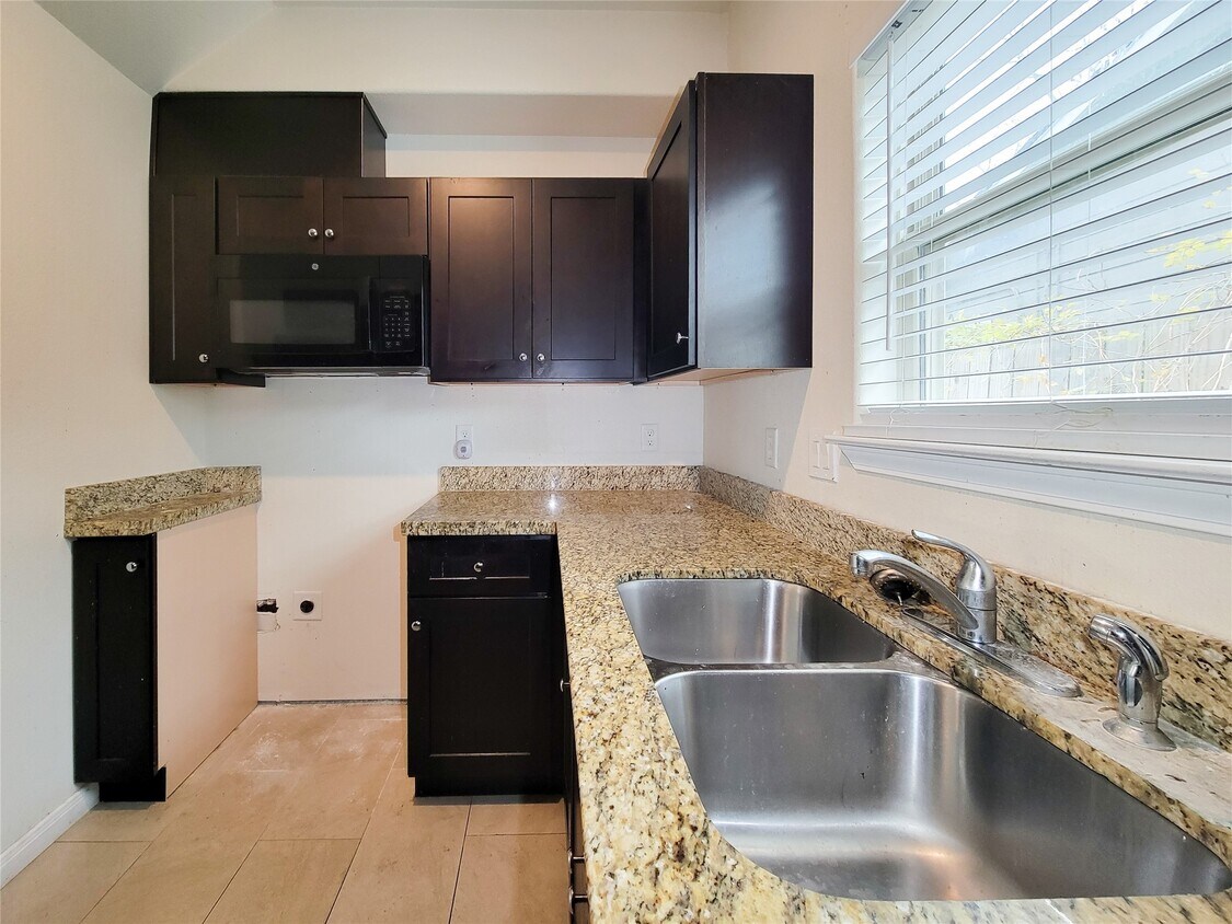 Foto del edificio - 6805 Larkstone St