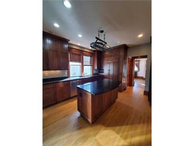 Foto del edificio - 1712 W 31st St