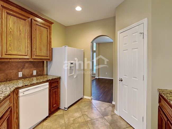 Building Photo - 2718 Lakecrest Way Dr