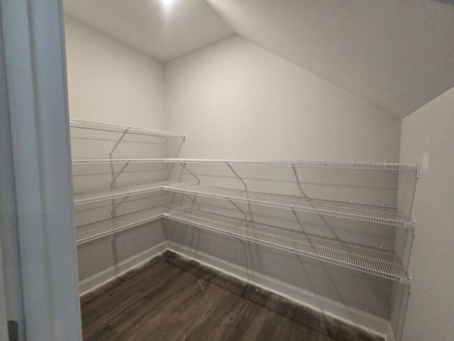 Foto del edificio - 522 N Halifax Ct