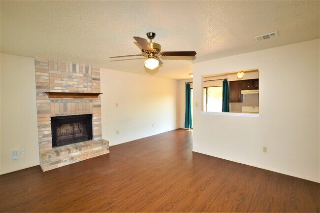 Foto del edificio - 3517 Rollingway Cove