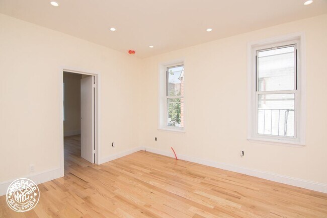 Building Photo - 1487 E 34th St