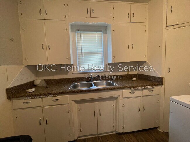 Foto del edificio - 3509 S Blackwelder Ave