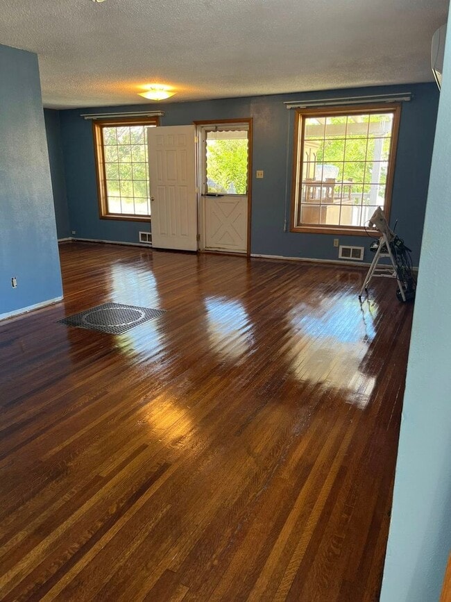 Building Photo - 4 bedroom 2 bath home on acreage