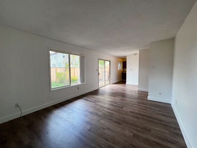 Building Photo - SFH 119 - Francis Duplex