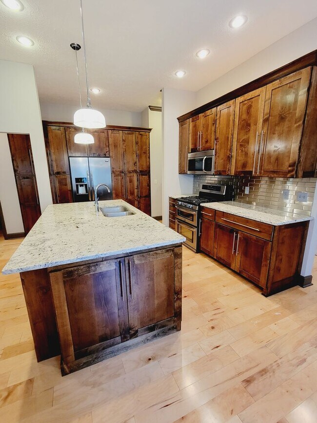 Foto del edificio - Spacious & Unique in Twin Oaks, Southwest Springfield