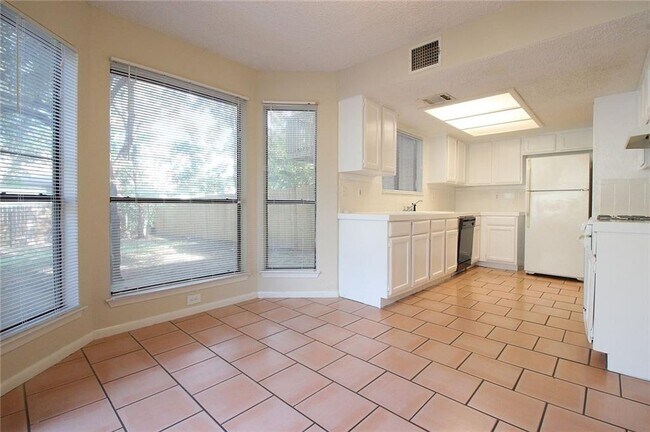 Building Photo - 9002 Sanger Dr