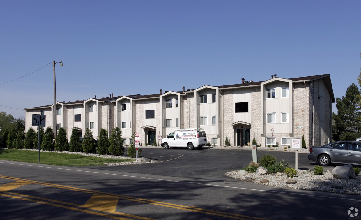 Building Photo - res condos