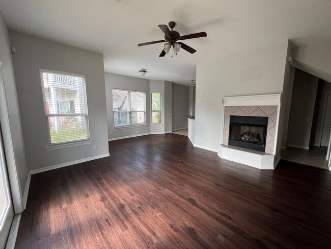 Building Photo - Three Bed / Three Bath with Fenced Yard and Community Pool