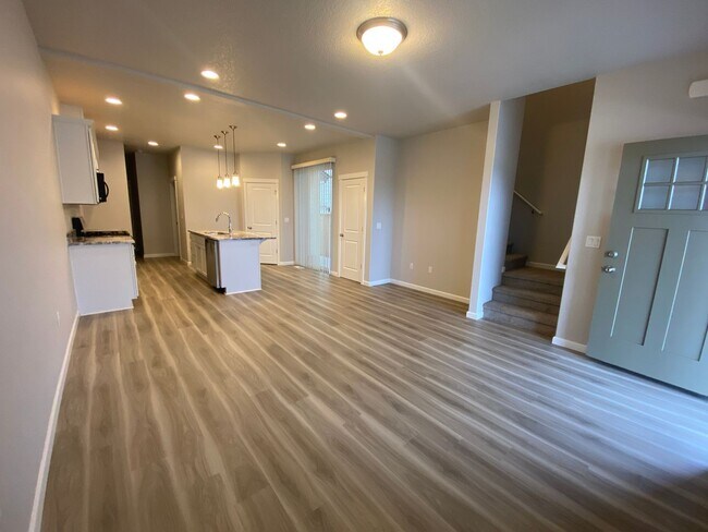 Building Photo - WELCOME TO THE GLEANNS AT BARBERRY!