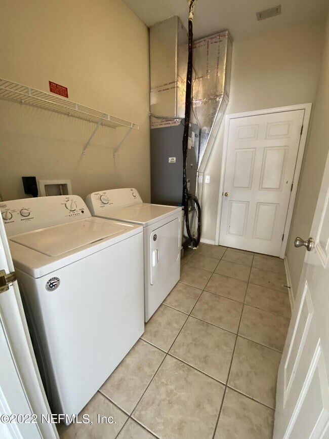 Building Photo - 7068 Deer Lodge Cir